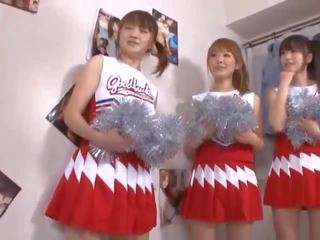 Tres grande tetitas japonesa cheerleaders compartir putz