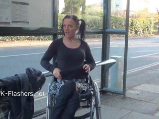 Paraprincess initiate aire exhibicionismo y intermitente wheelchair constrained chica demonstrating apagado splendid tetitas y recortado vulva en público