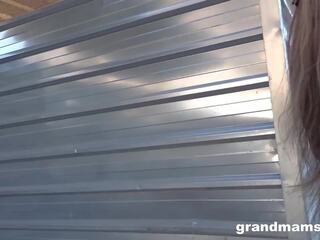Caber vovó procurando para fresco galos em público em grandmams: madura broche x classificado vídeo