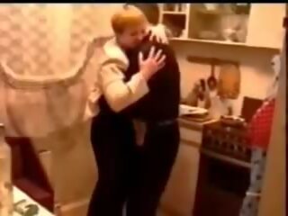 Krievi booze uz the virtuve pagriezieni stāšanās sekss
