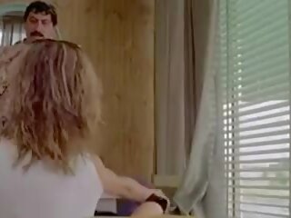 لا ragazza dal pigiama giallo 1977 (threesome حسي مشهد)